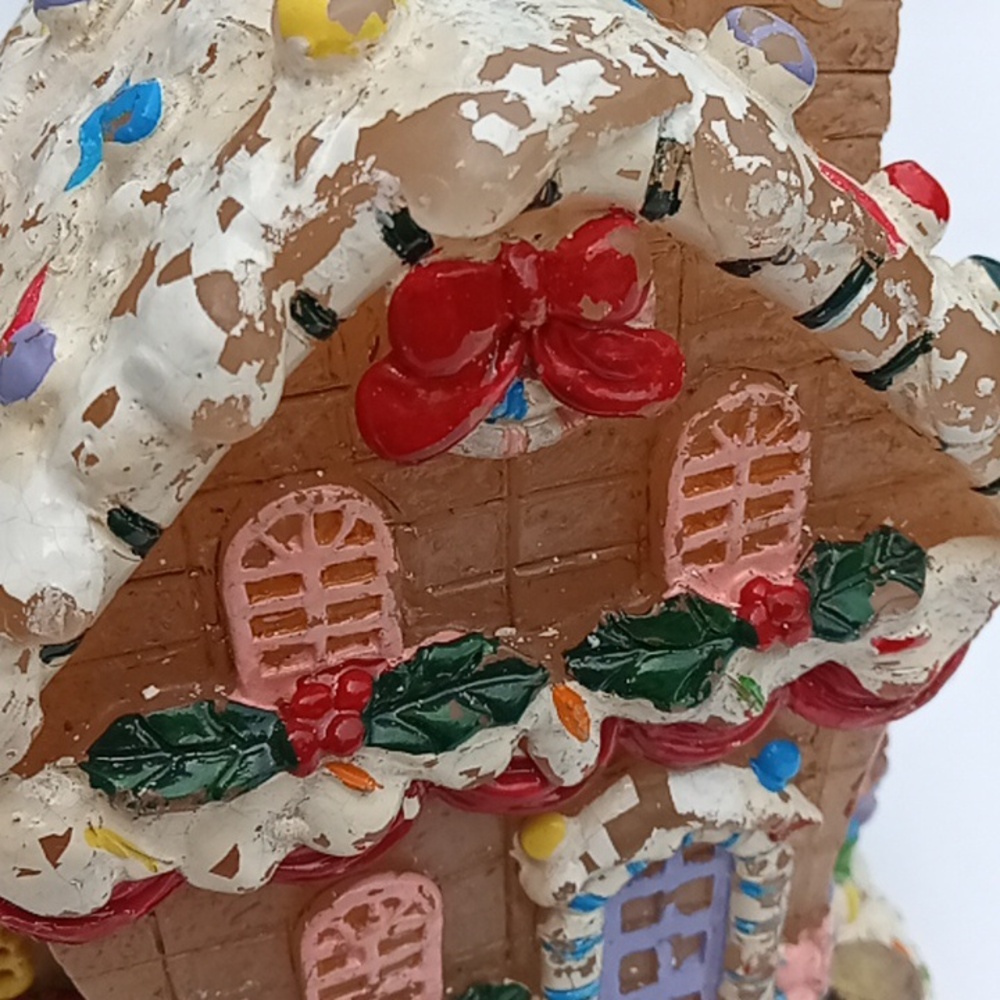 Vintage Gingerbread House Large Candle - Picture 9 of 16